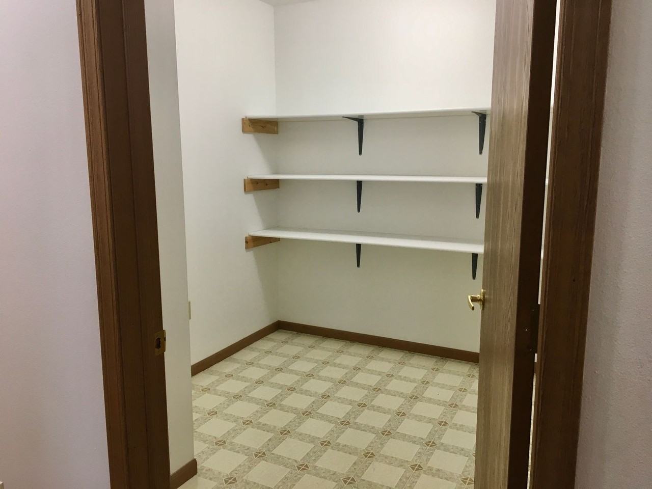 1022 Grandview - Photo 6 of 21