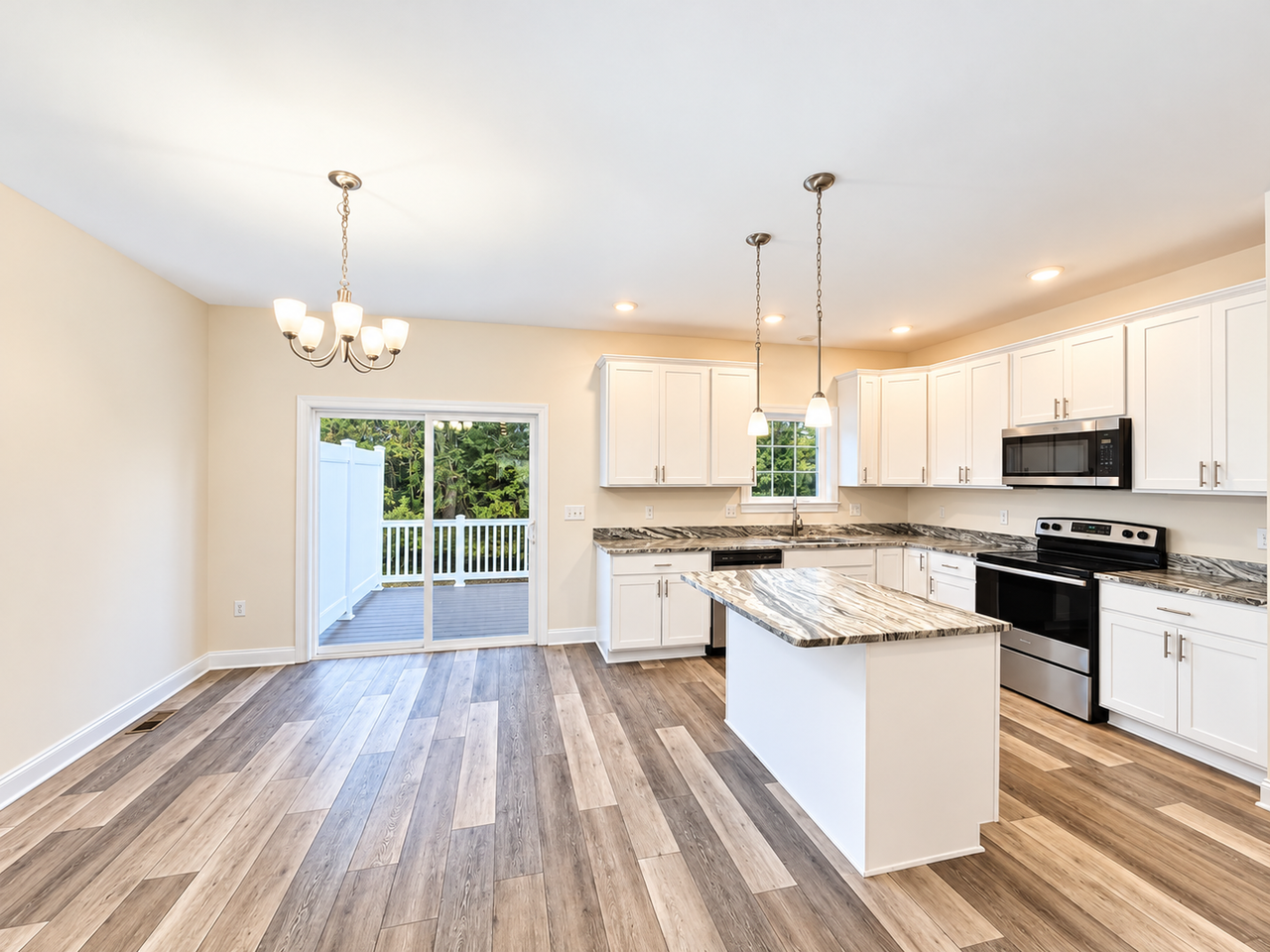1060 Harvest Ct - Photo 4 of 12