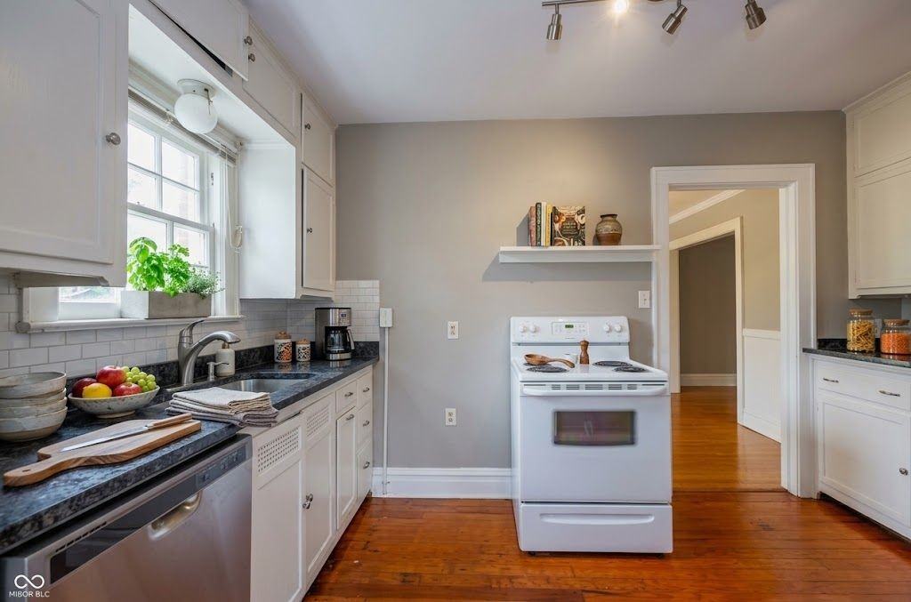5911 Guilford Ave - Photo 5 of 9
