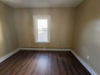 556558 Zion St - Photo 4 of 6