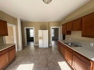 556558 Zion St - Photo 5 of 6