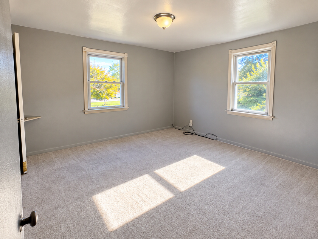 533 E 12th St - Photo 5 of 10