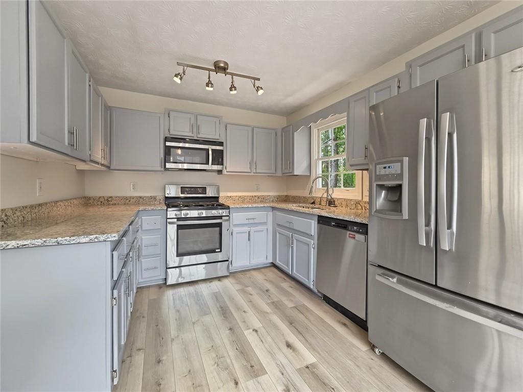 152 Village Dr - Photo 6 of 22