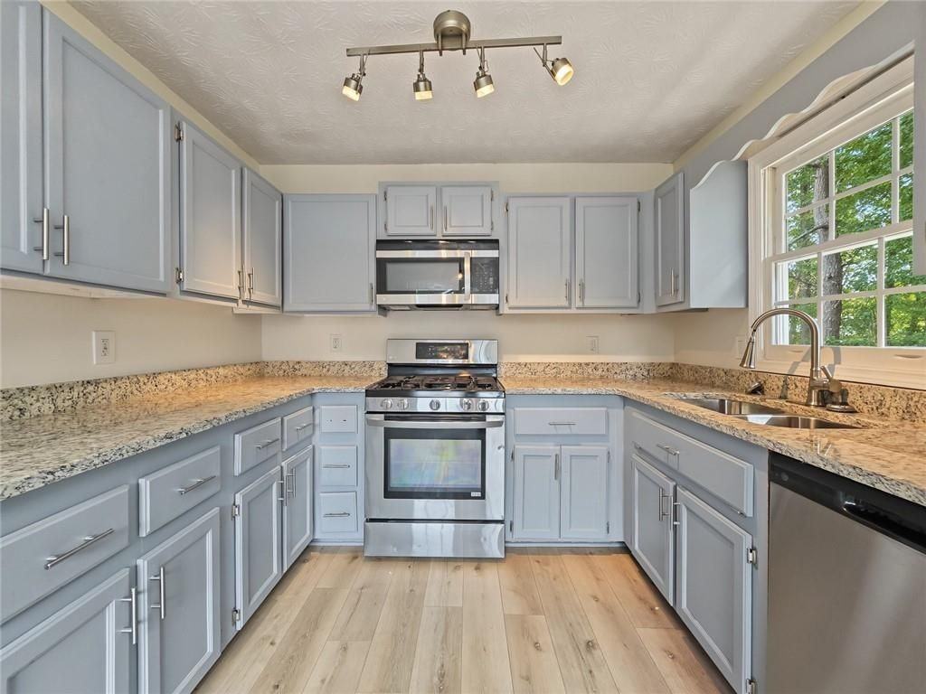152 Village Dr - Photo 7 of 22