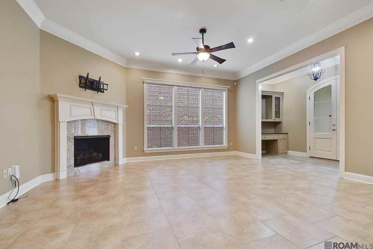 7916 Seville Ct - Photo 2 of 11