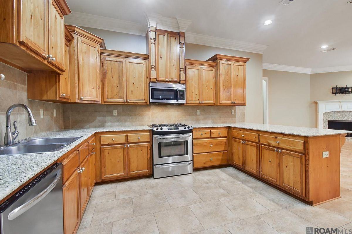 7916 Seville Ct - Photo 3 of 11