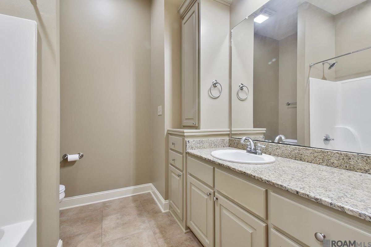 7916 Seville Ct - Photo 5 of 11