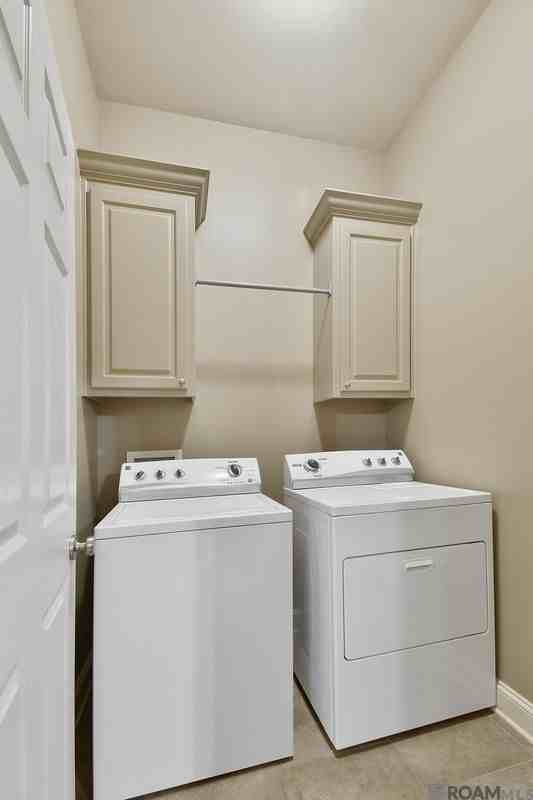 7916 Seville Ct - Photo 7 of 11