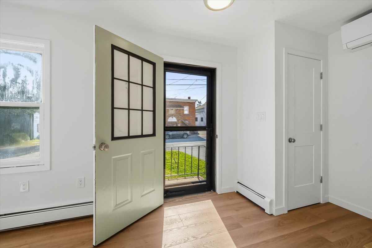 146 Charles St - Photo 5 of 23