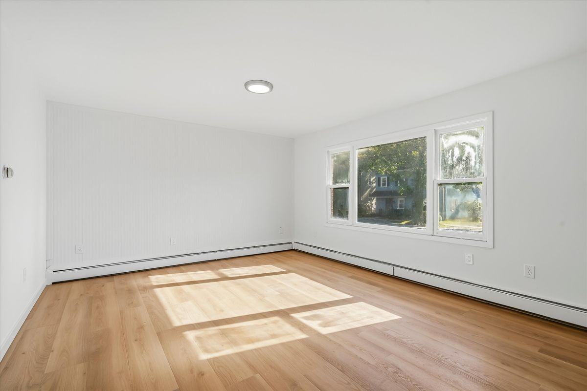 146 Charles St - Photo 6 of 23