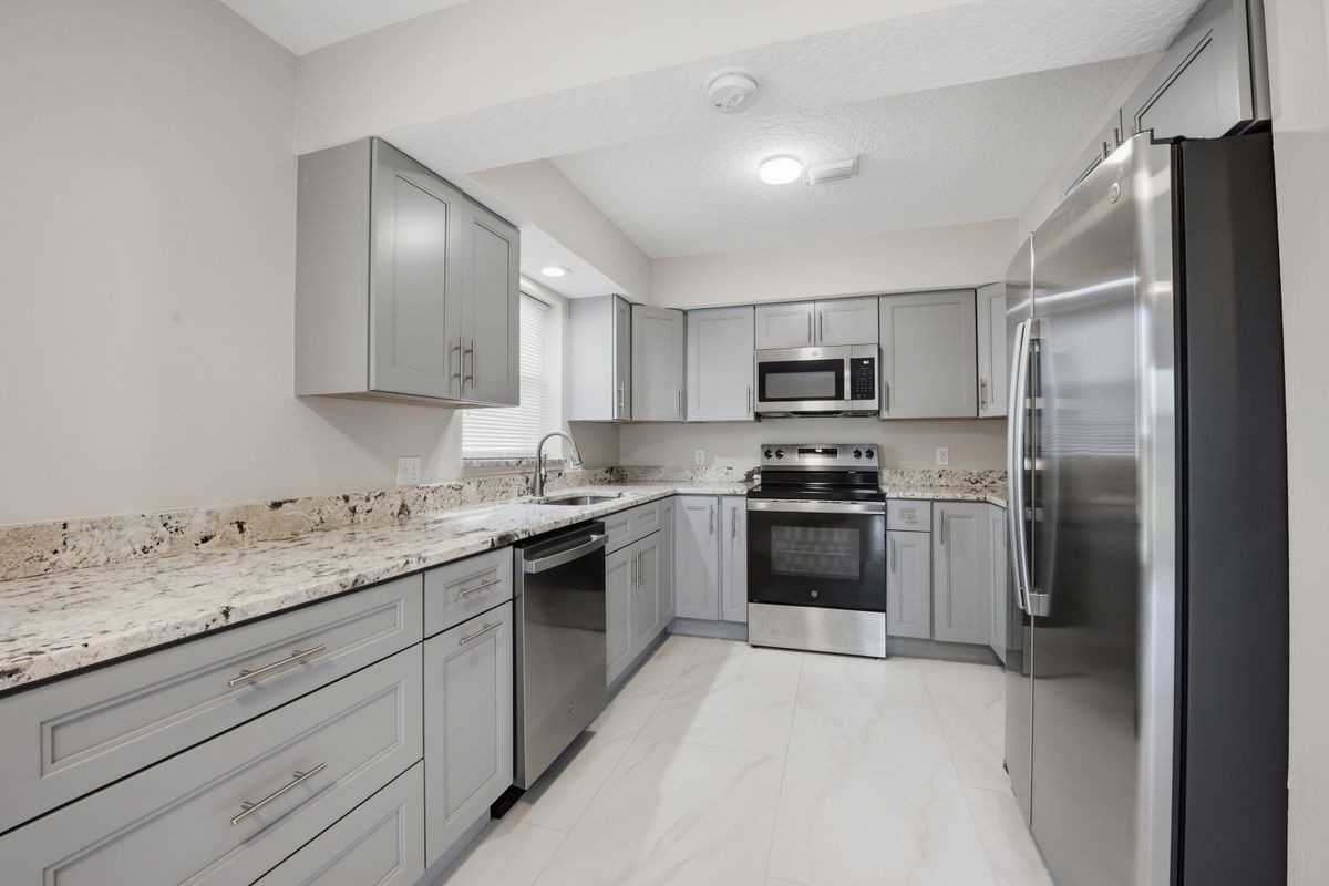 1033 Goldenrod Rd - Photo 5 of 13