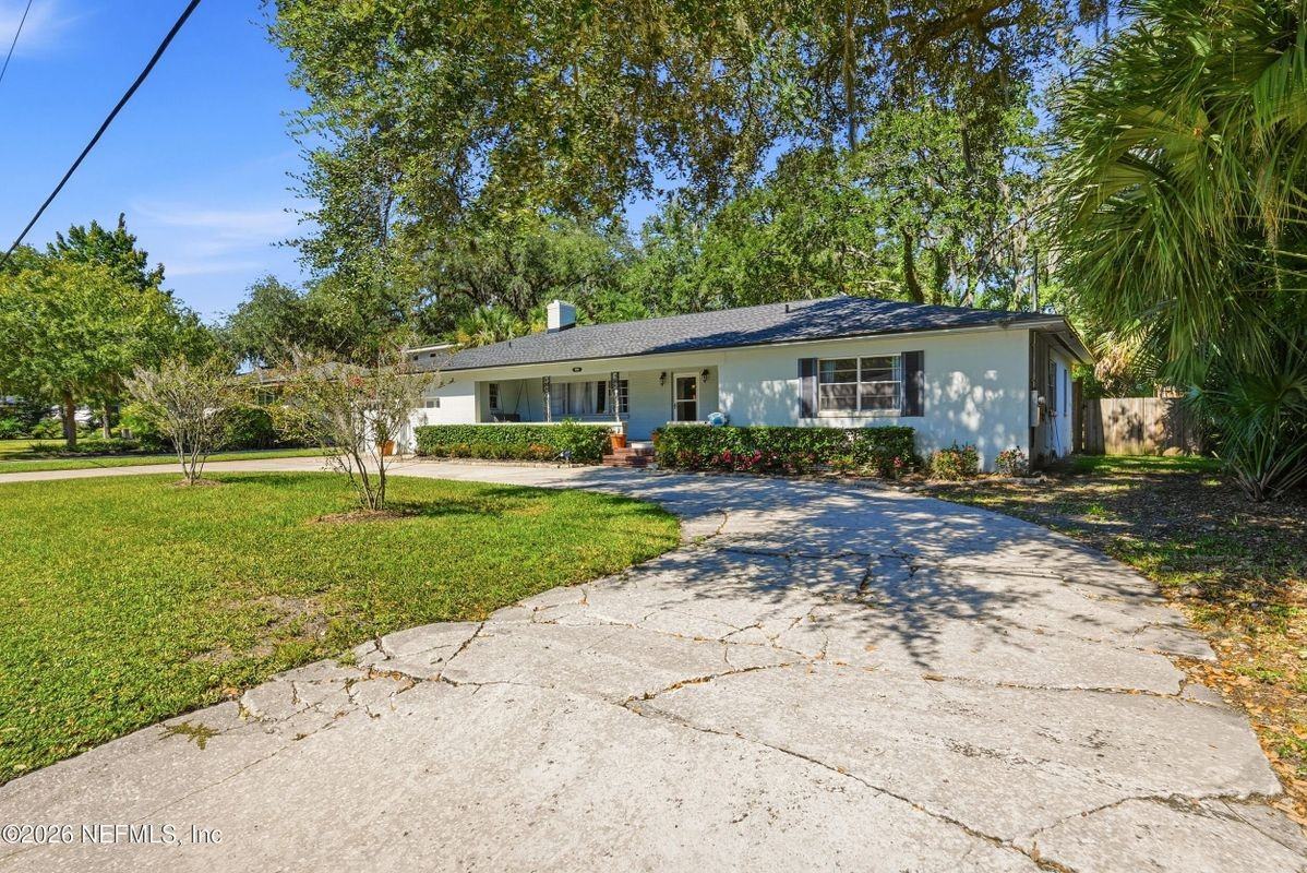 955 Waterman Rd S - Photo 4 of 24