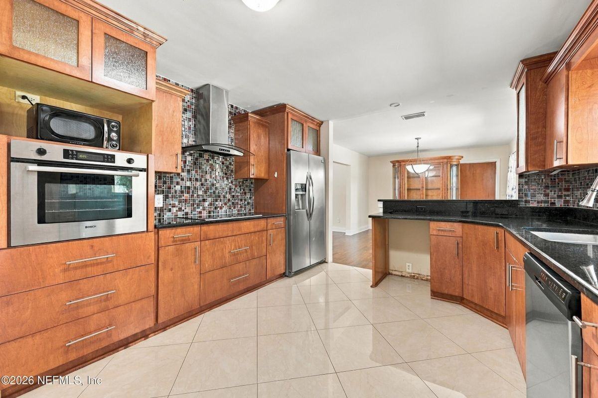 955 Waterman Rd S - Photo 7 of 24