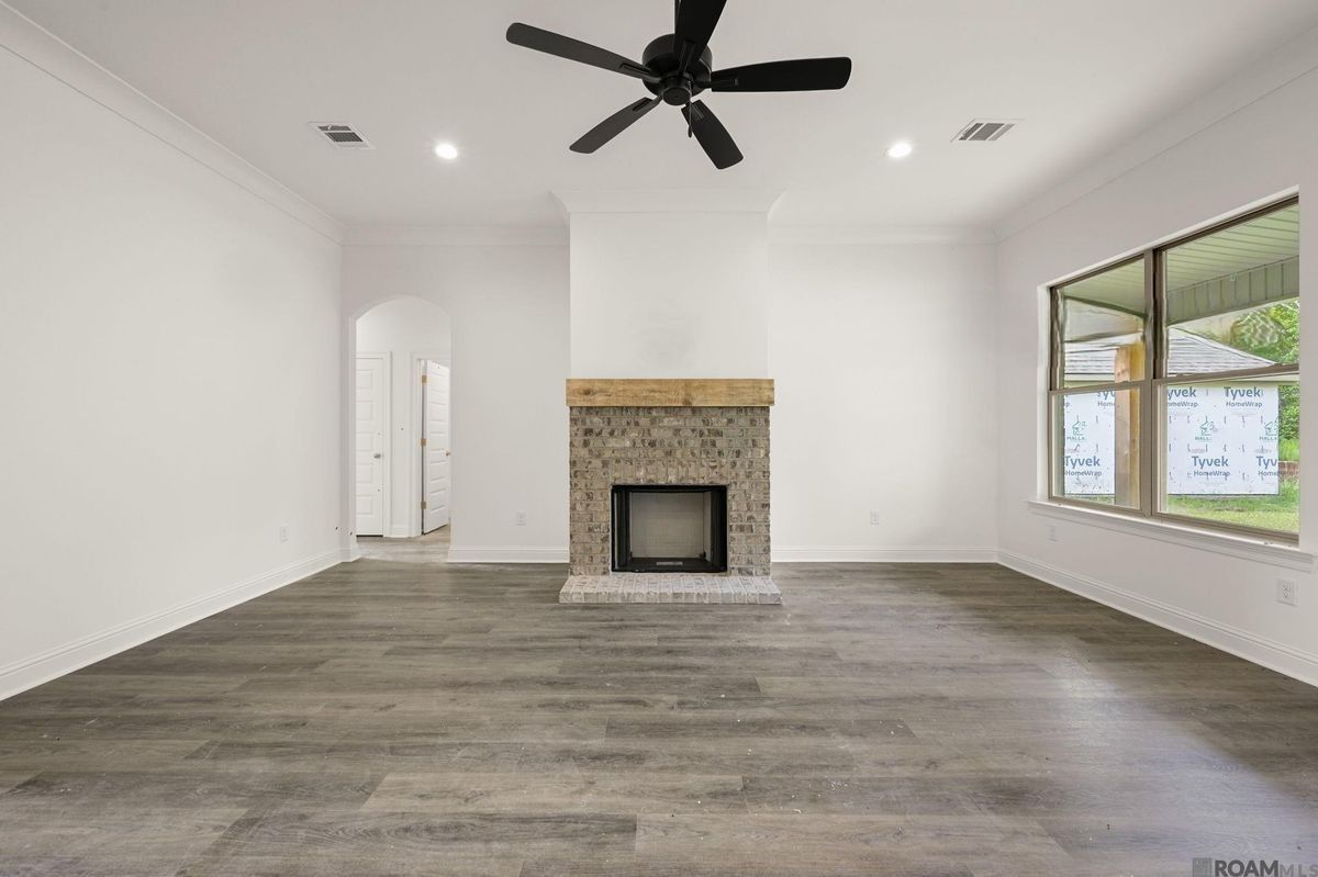 18755 Seabiscuit Ln - Photo 3 of 26