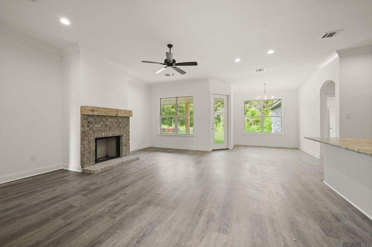 18755 Seabiscuit Ln - Photo 5 of 26