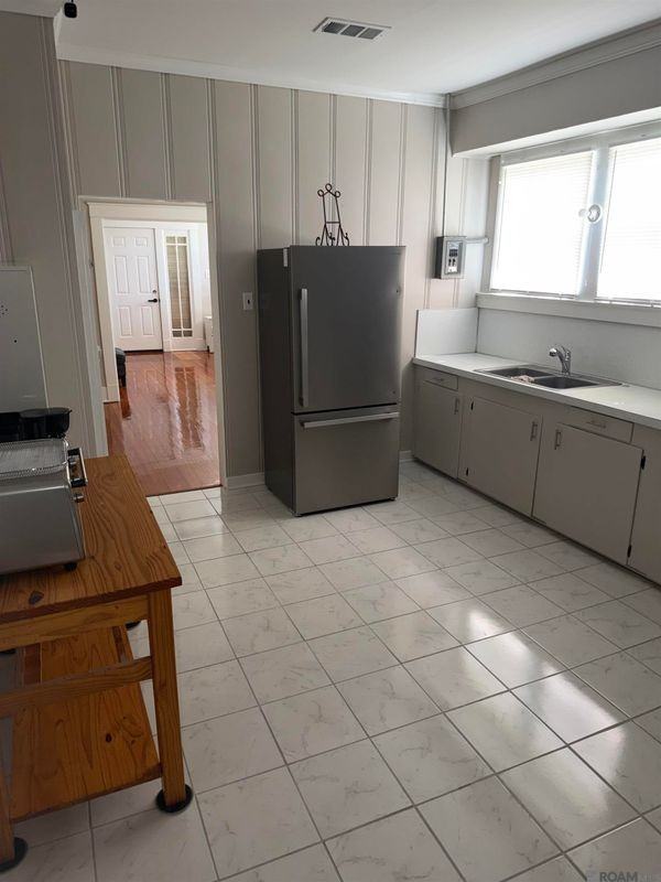 2060 Hemlock St - Photo 4 of 15