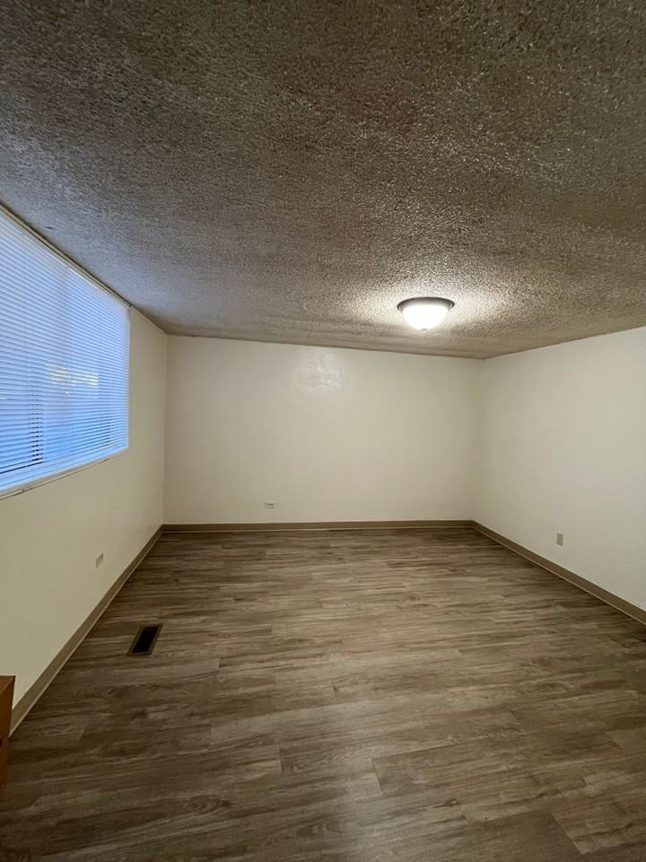 Binning's 18-Plex - Photo 2 of 18