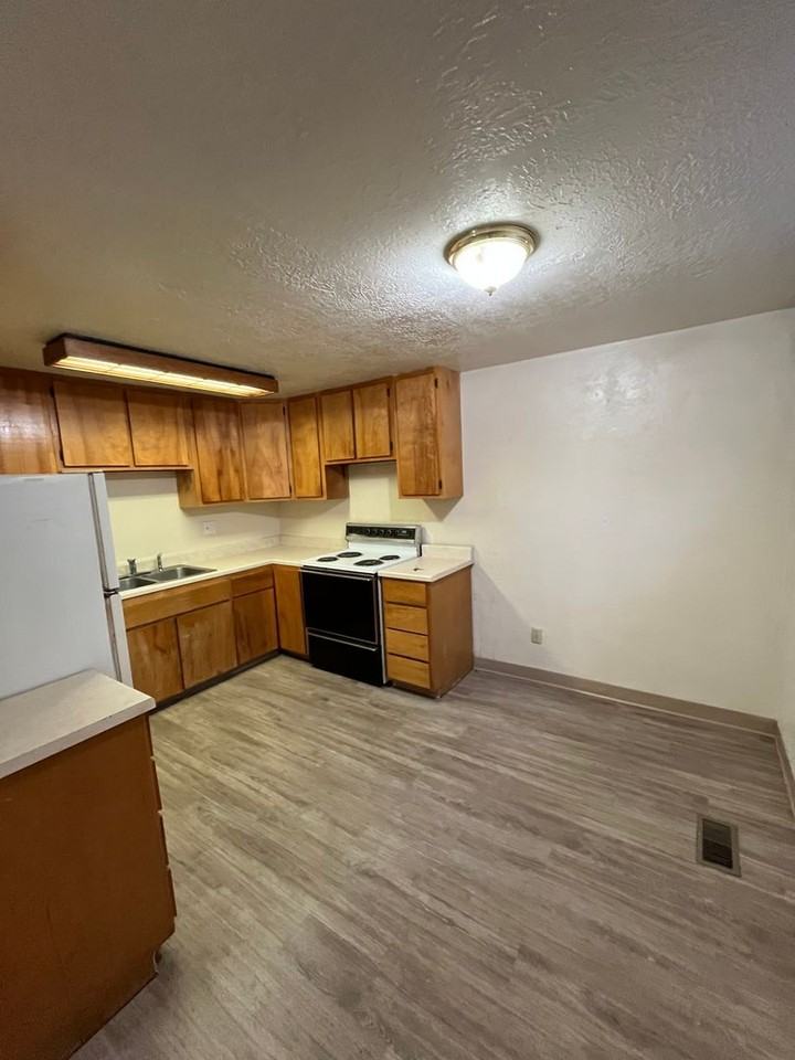 Binning's 18-Plex - Photo 4 of 18