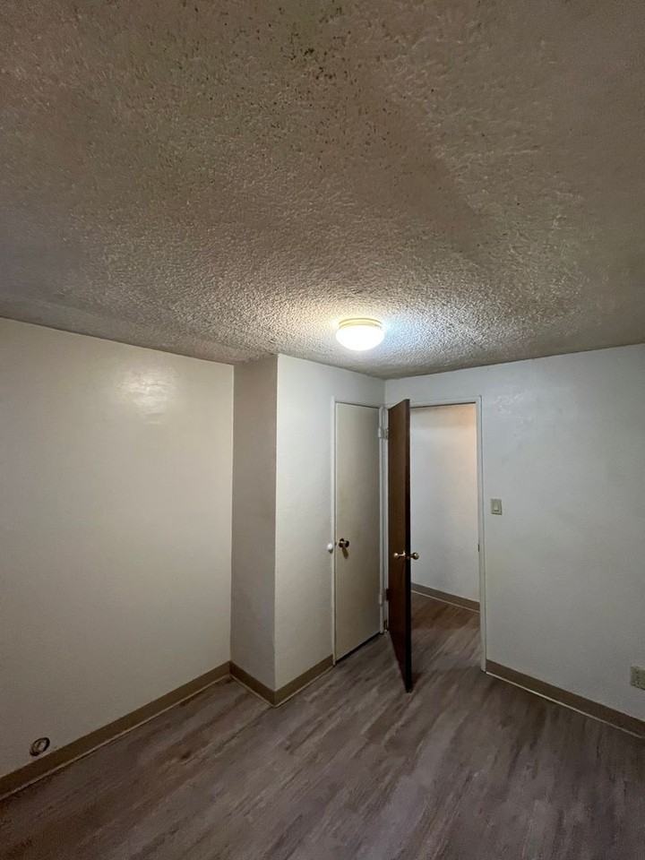 Binning's 18-Plex - Photo 7 of 18