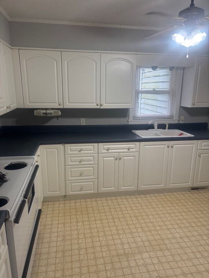 1533 Sherwood Dr - Photo 5 of 11