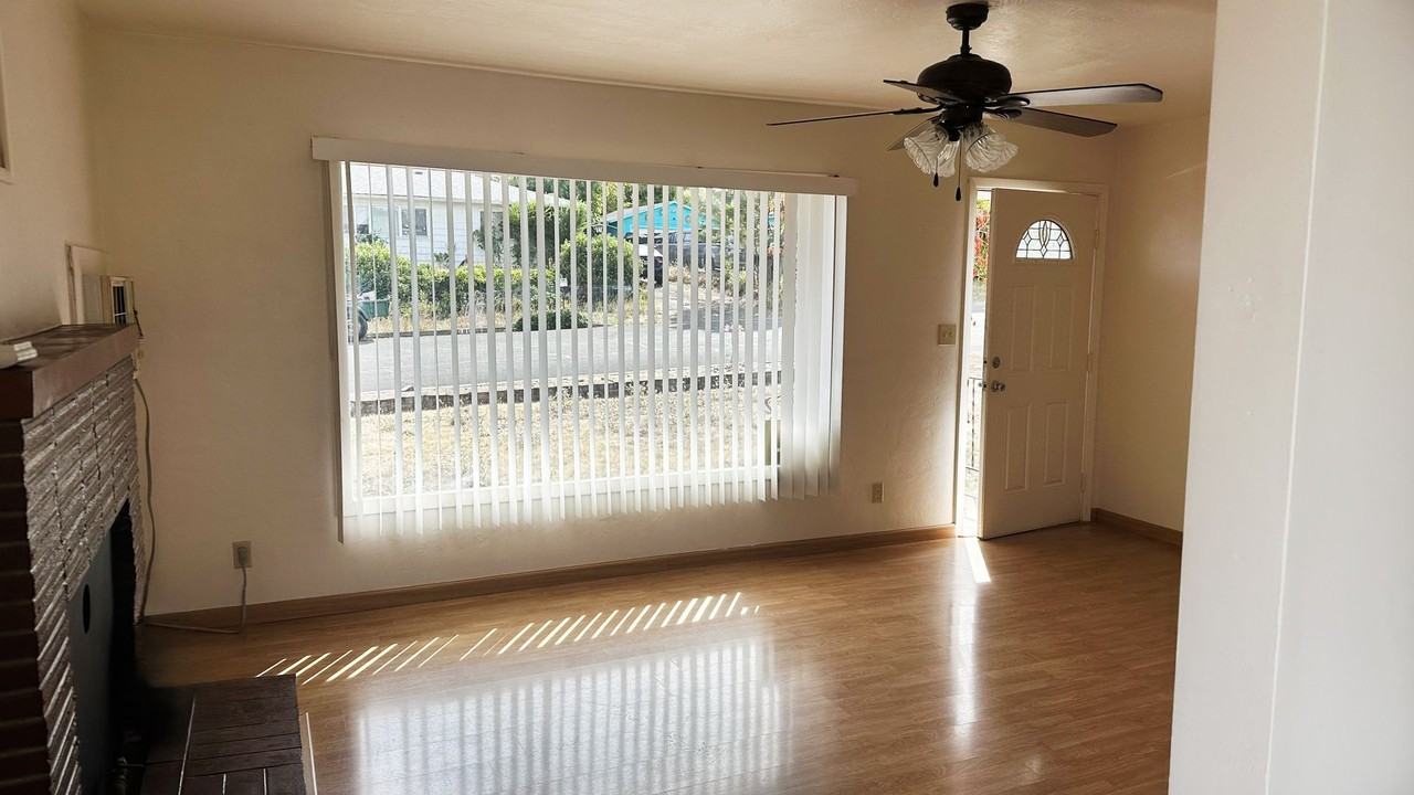 1866 Linnell Ave - Photo 2 of 11