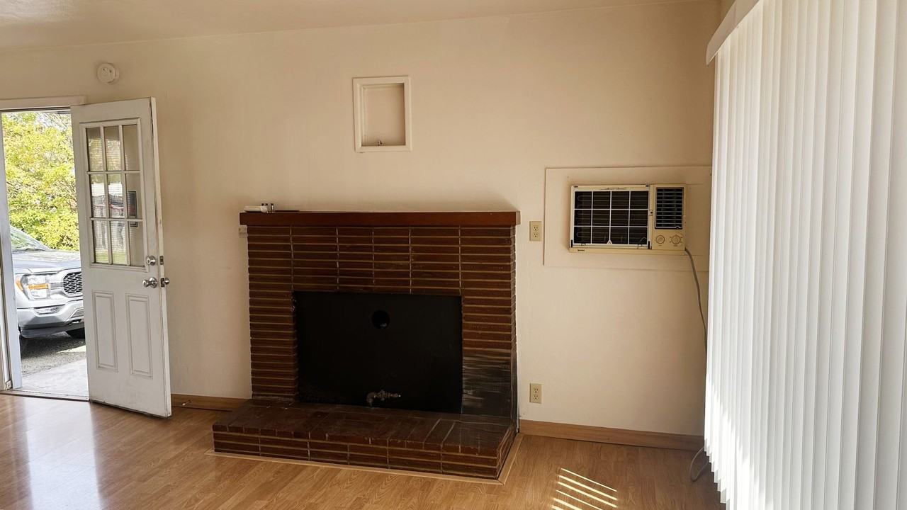 1866 Linnell Ave - Photo 4 of 11