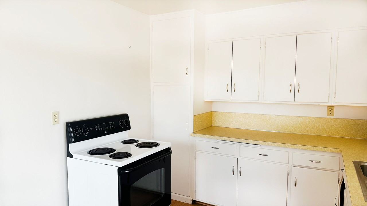 1866 Linnell Ave - Photo 6 of 11