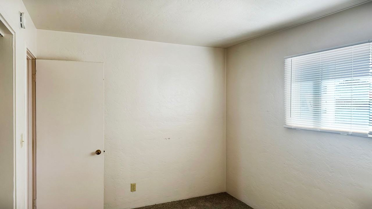 1866 Linnell Ave - Photo 7 of 11
