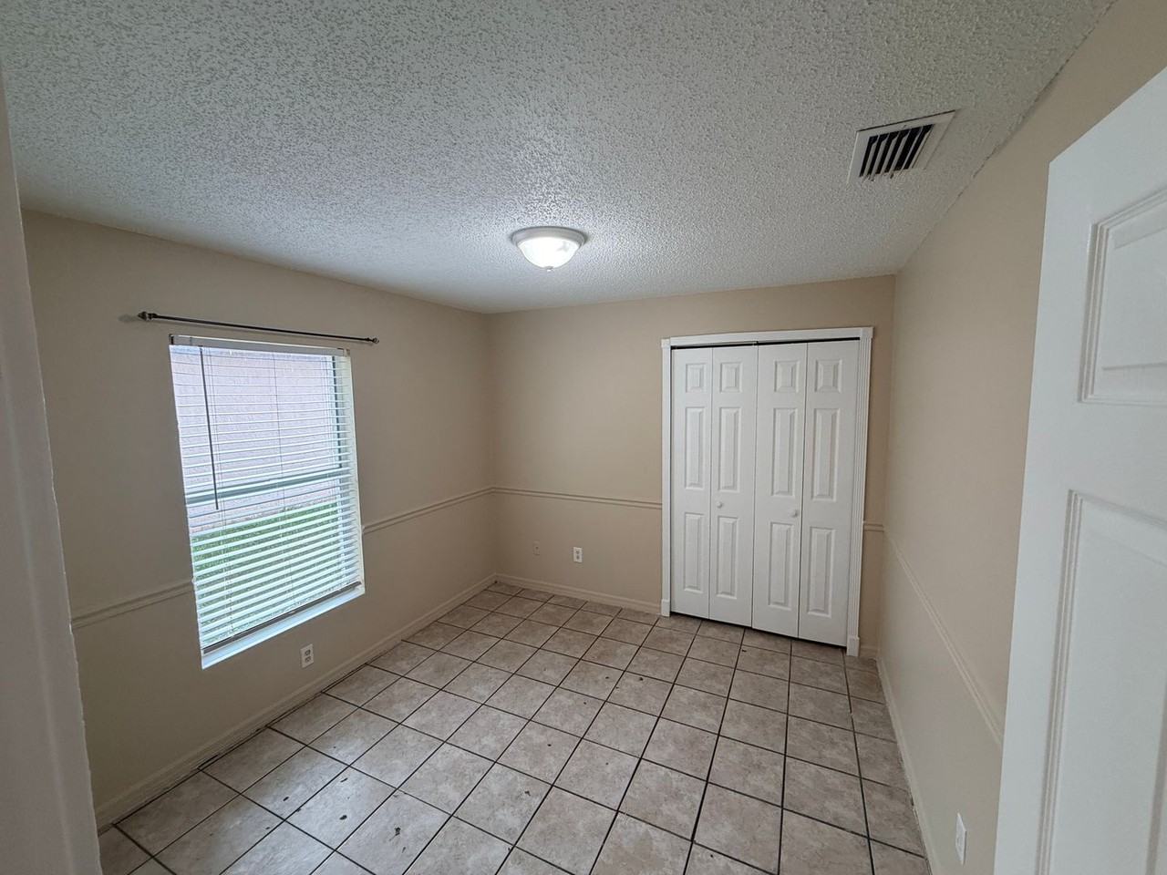 7032 Whittington Ct - Photo 5 of 29