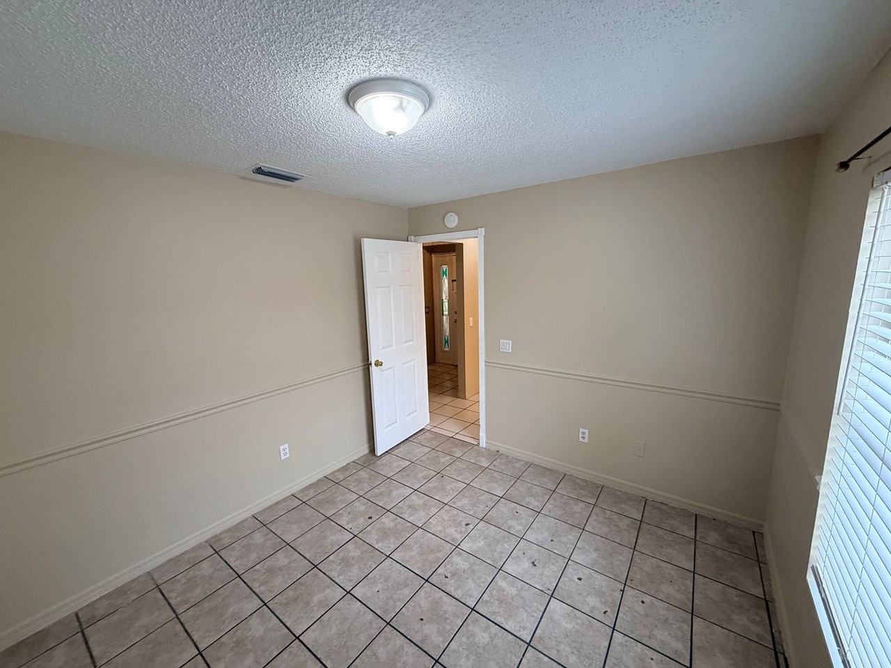7032 Whittington Ct - Photo 6 of 29