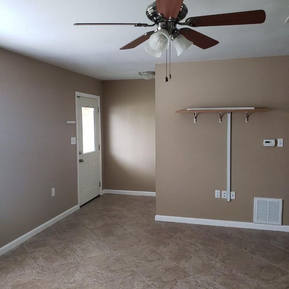 828 Meadow Ln - Photo 2 of 21