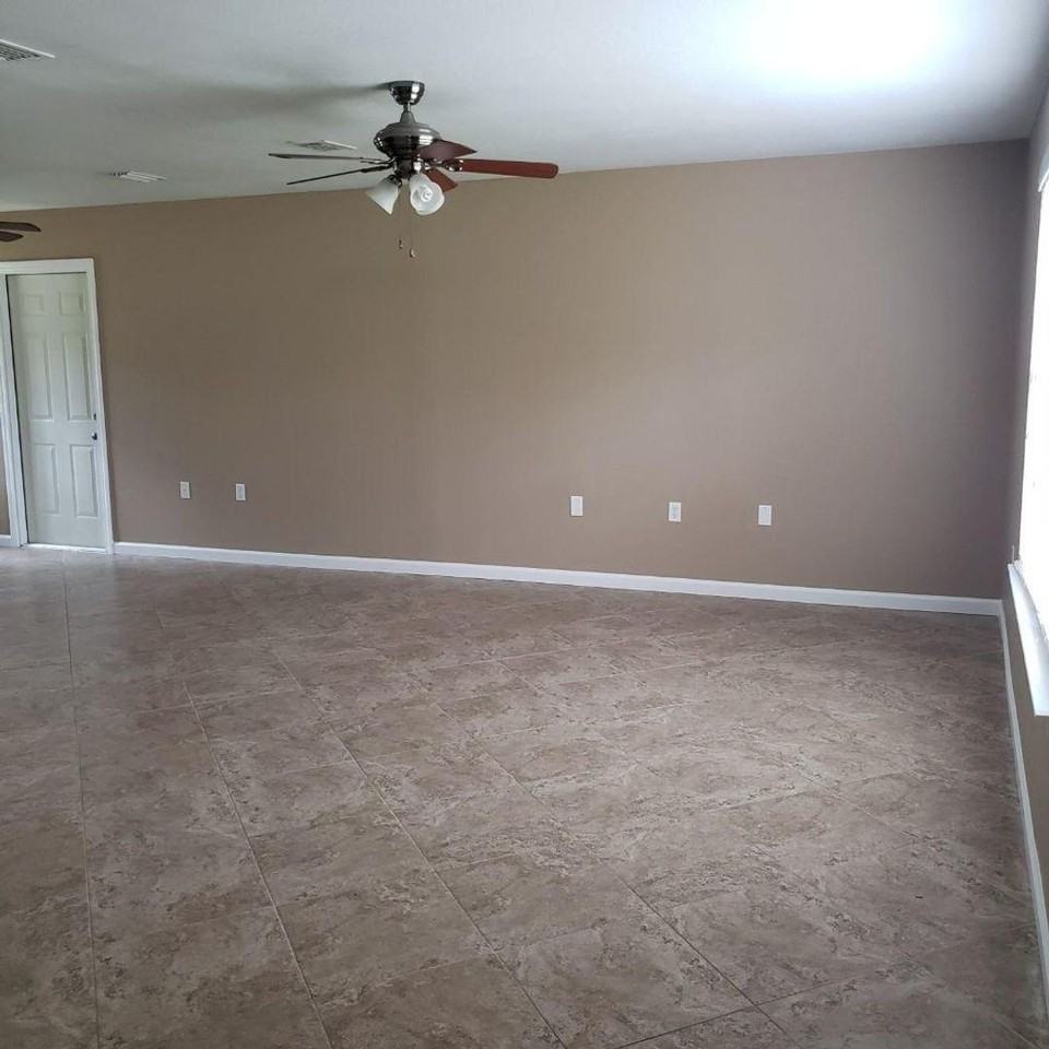 828 Meadow Ln - Photo 3 of 21