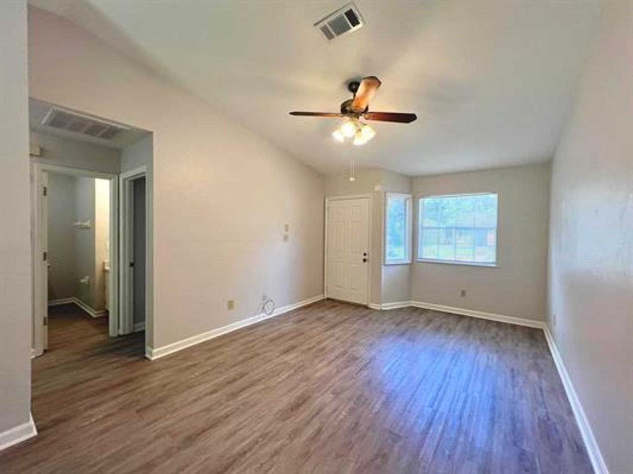 1101 Rockbrook Ct - Photo 3 of 16