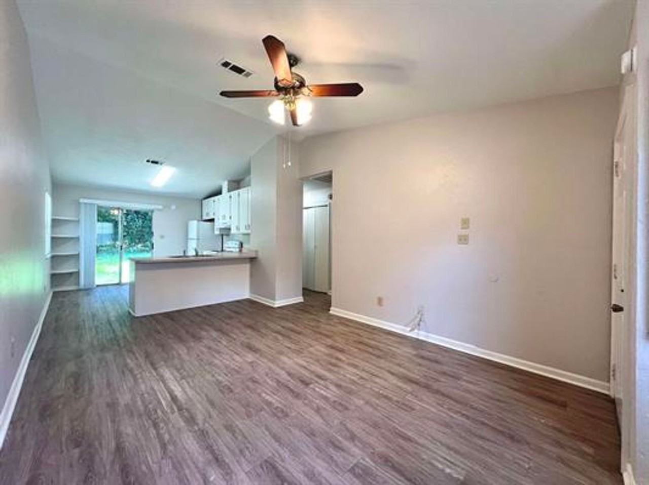 1101 Rockbrook Ct - Photo 4 of 16