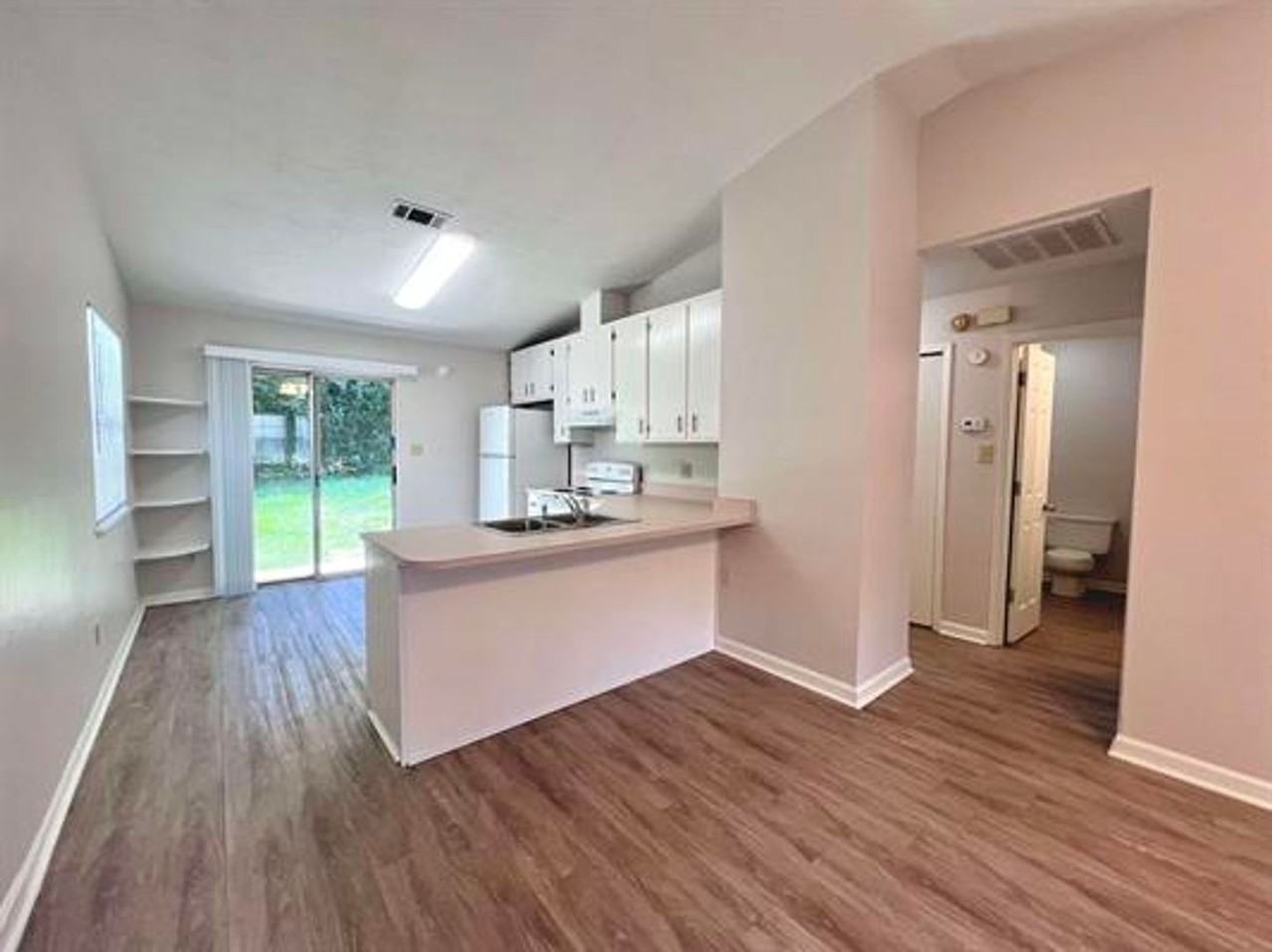 1101 Rockbrook Ct - Photo 5 of 16