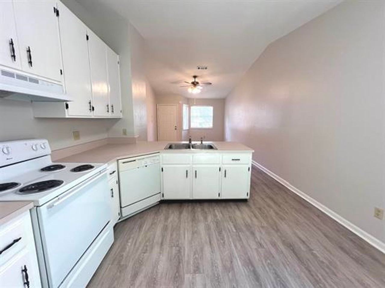 1101 Rockbrook Ct - Photo 7 of 16