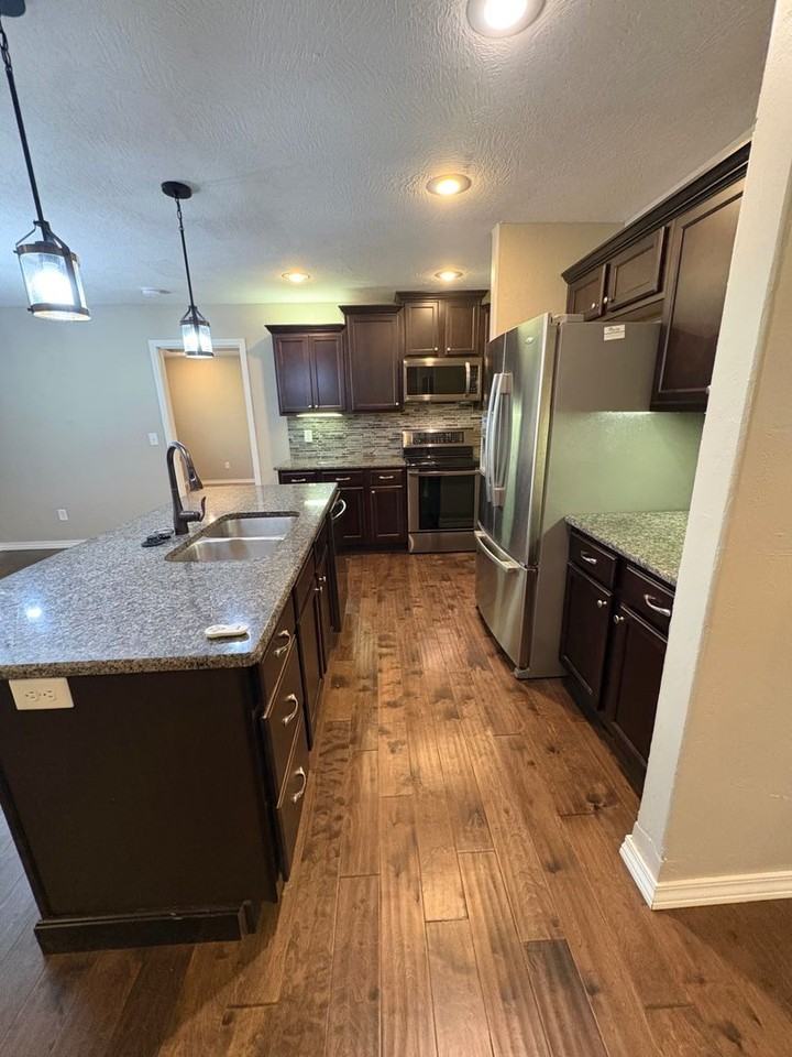 2008 S Thomas Dr - Photo 4 of 19