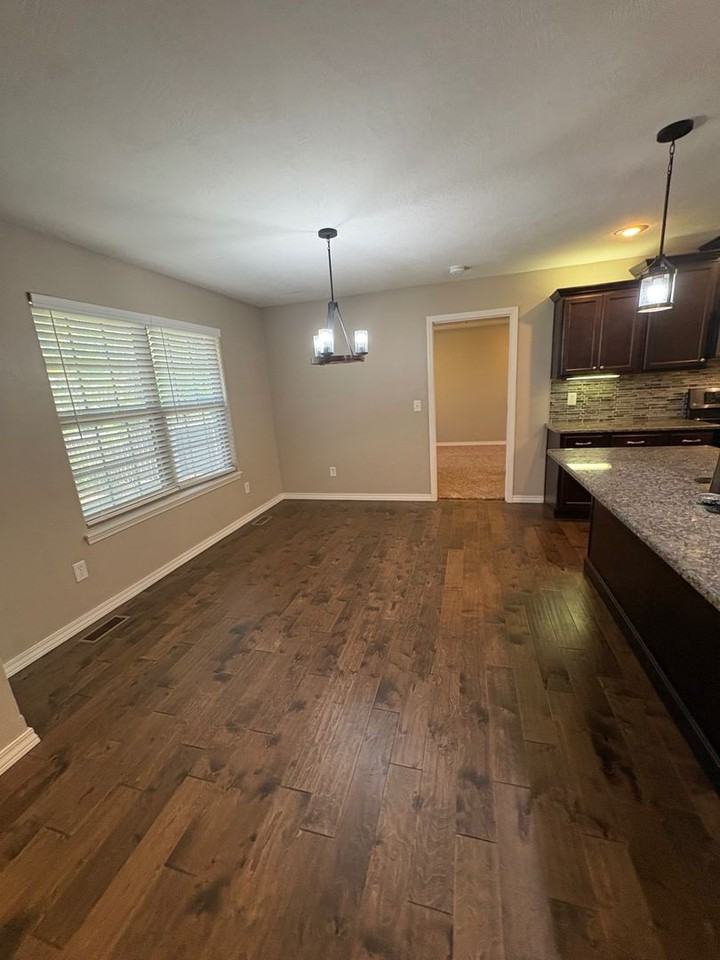 2008 S Thomas Dr - Photo 6 of 19