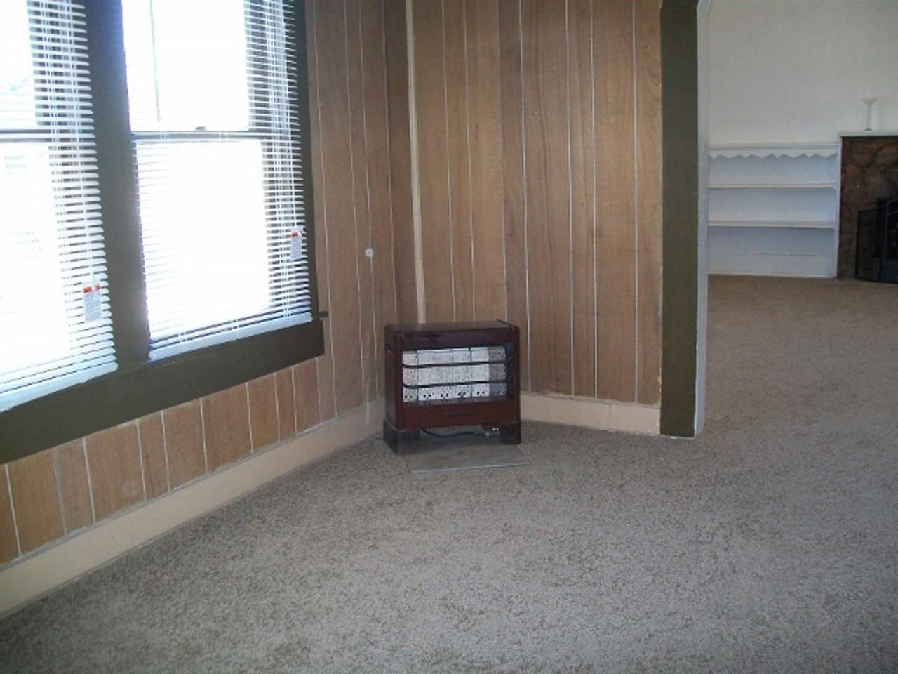 110 Gladstone St - Photo 6 of 17