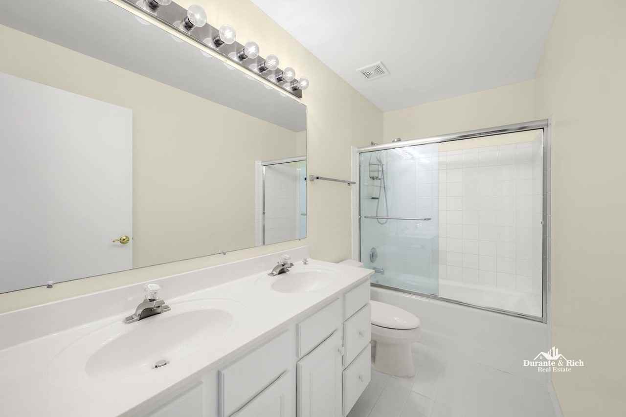 7625 N Eastlake Ter #207 - Photo 6 of 11