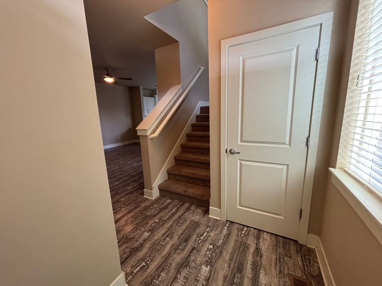 638 Ne Vail Ln - Photo 2 of 22