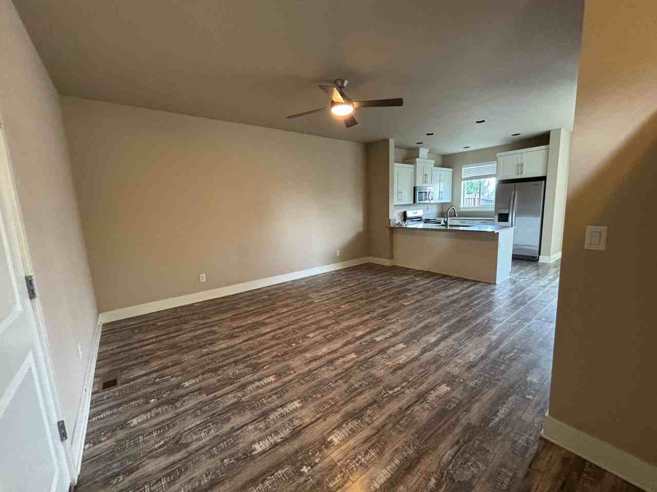 638 Ne Vail Ln - Photo 3 of 22