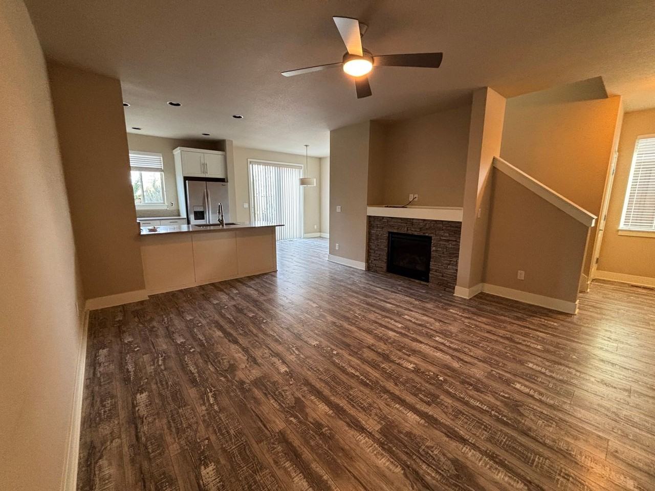 638 Ne Vail Ln - Photo 4 of 22