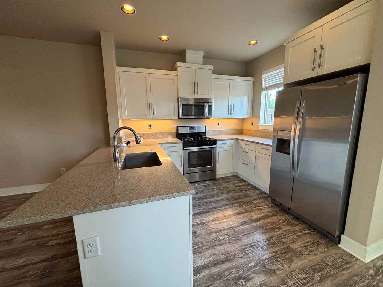 638 Ne Vail Ln - Photo 5 of 22