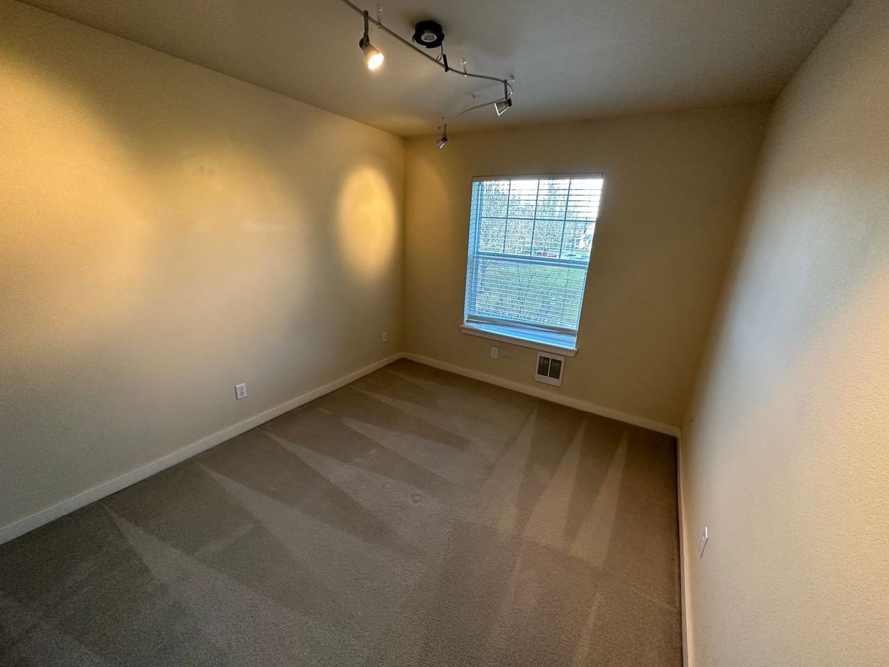 1755 Mcneil Cir - Photo 7 of 13
