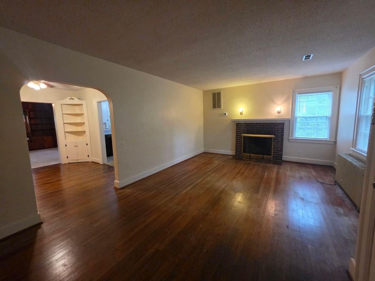 139 Beverly Ave - Photo 4 of 25