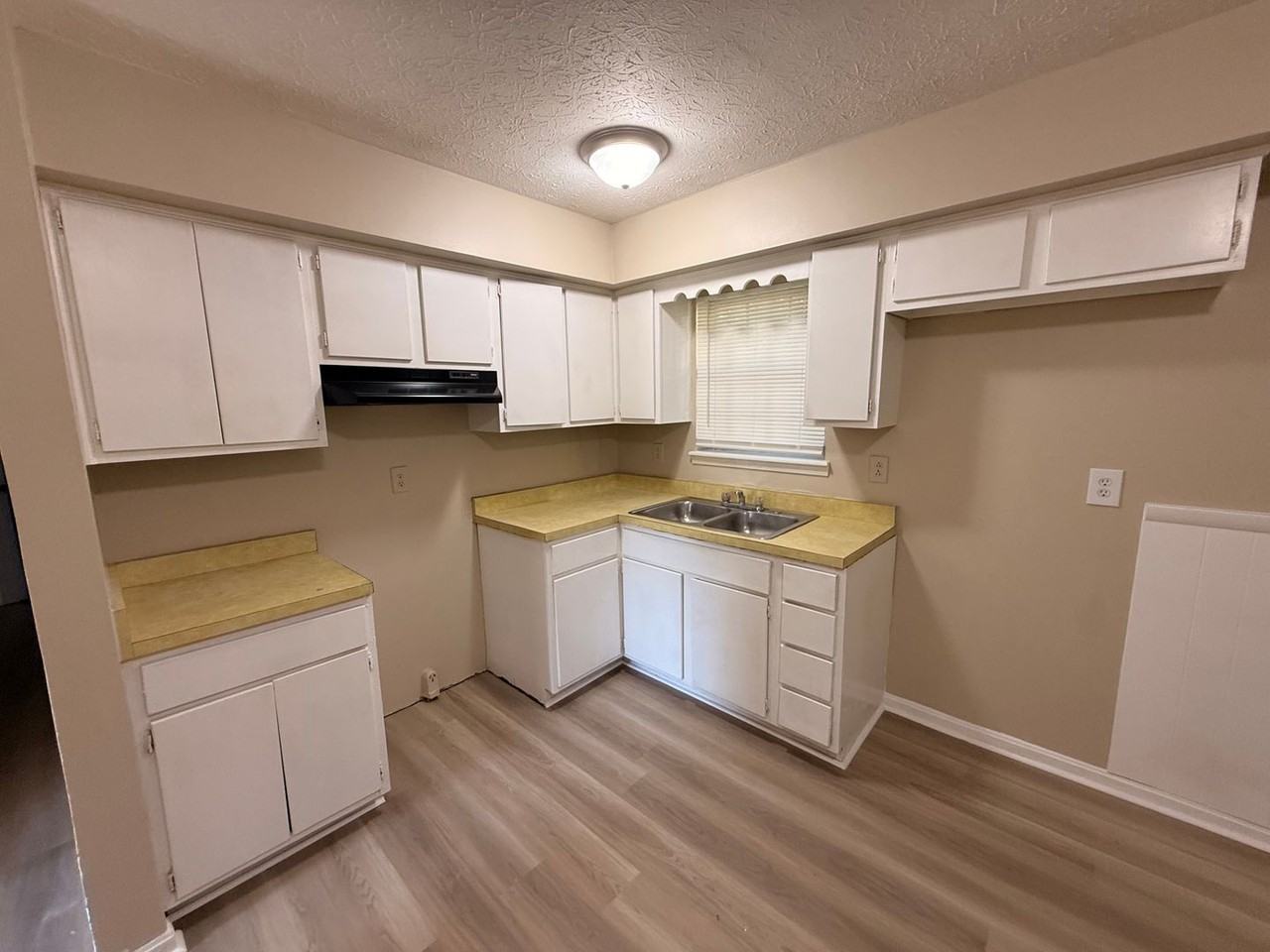 10125 Rolling Stone Dr - Photo 2 of 12