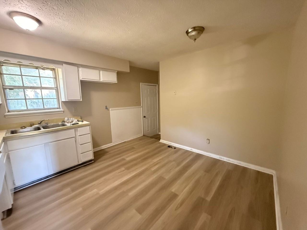 10125 Rolling Stone Dr - Photo 4 of 12