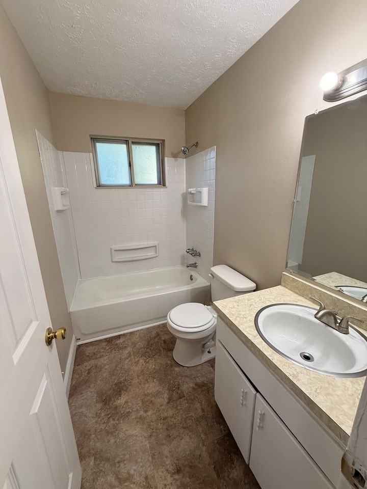 10125 Rolling Stone Dr - Photo 7 of 12