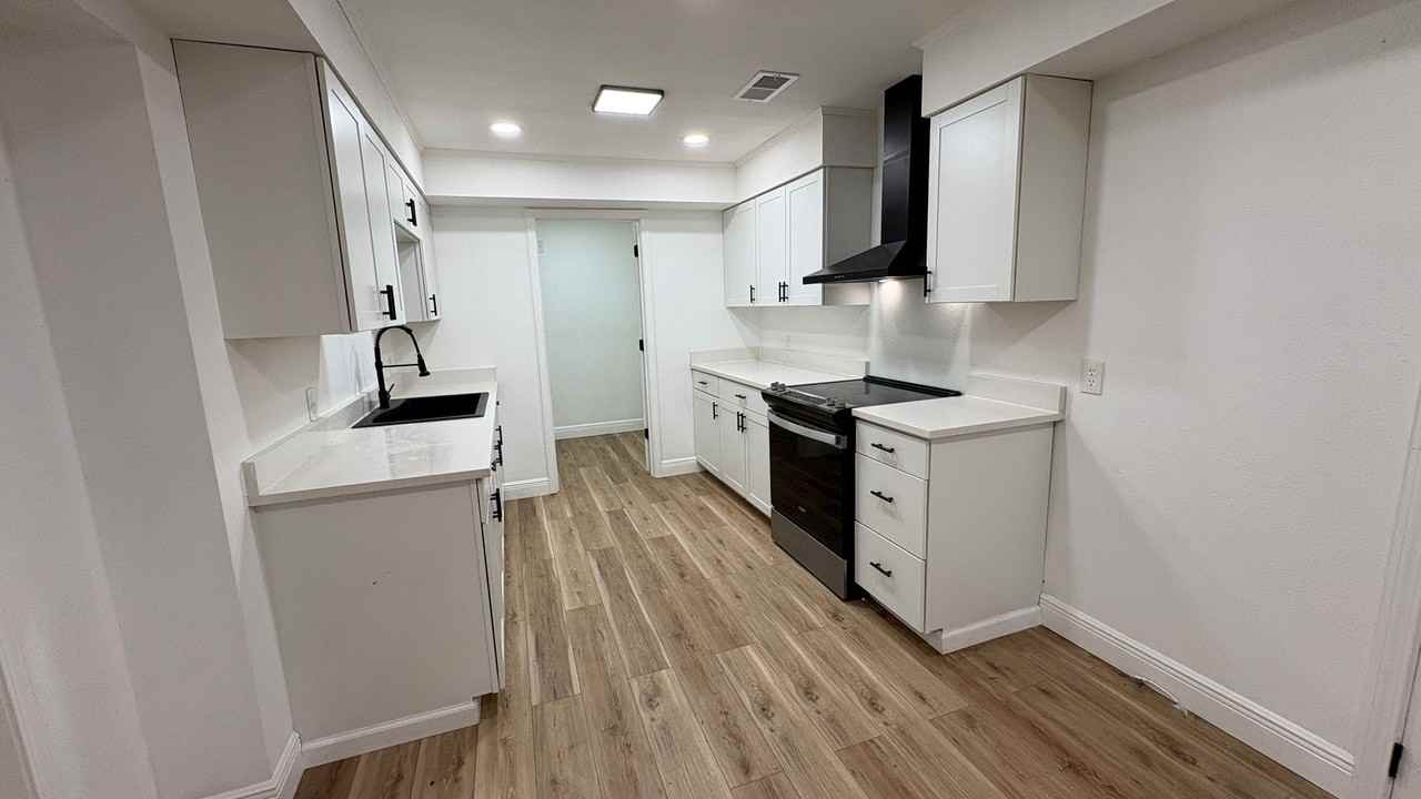 1409 Jill Dr - Photo 3 of 27